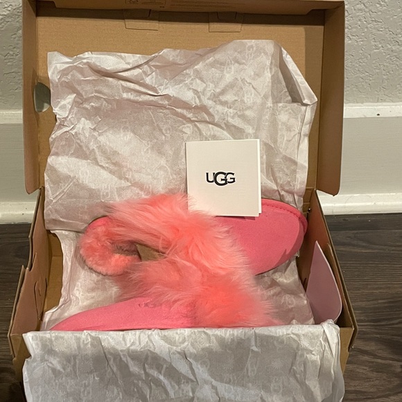 UGG Slippers - Picture 3 of 9